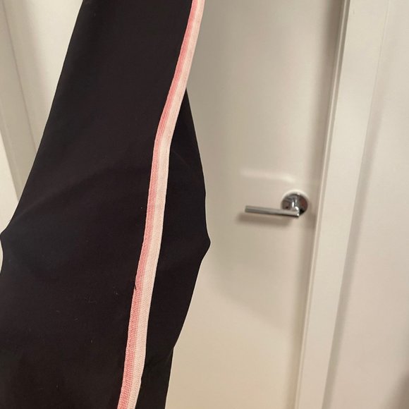 REITMANS / High Rise Slim Leg Black with Pink Pin Strip / Size 10 - Picture 6 of 11